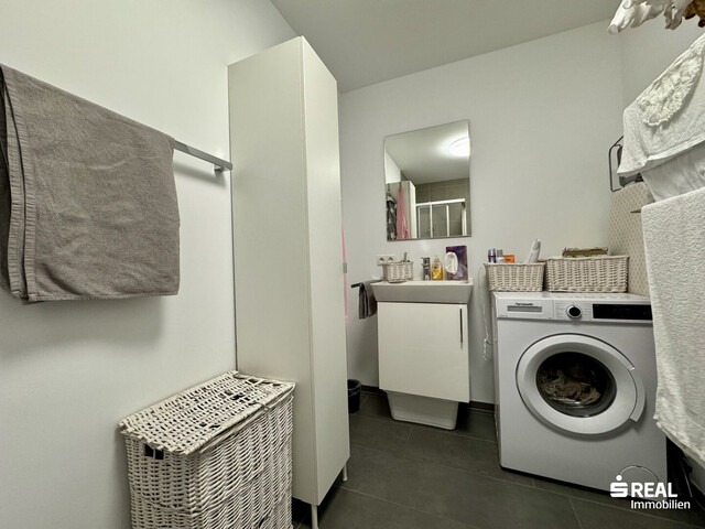 Neuwertige 2-Zimmerwohnung mit Balkon & Tiefgarage