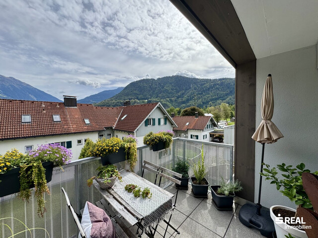Neuwertige 2-Zimmerwohnung mit Balkon & Tiefgarage