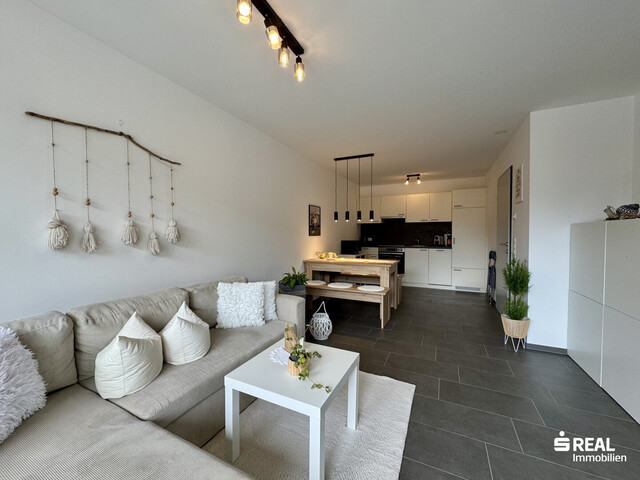 Neuwertige 2-Zimmerwohnung mit Balkon & Tiefgarage