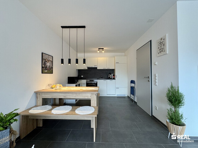 Neuwertige 2-Zimmerwohnung mit Balkon & Tiefgarage