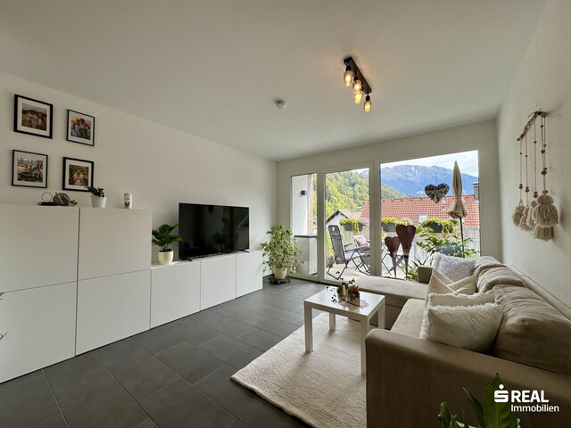 Neuwertige 2-Zimmerwohnung mit Balkon & Tiefgarage