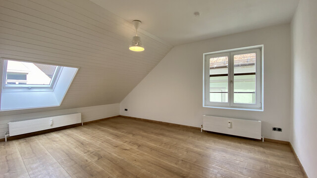 "ohne Provision" geräumige, helle 4,5 Zimmer Stadtwohnung