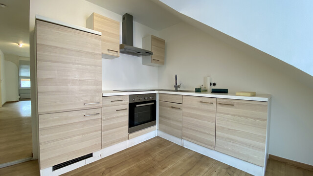 "ohne Provision" geräumige, helle 4,5 Zimmer Stadtwohnung
