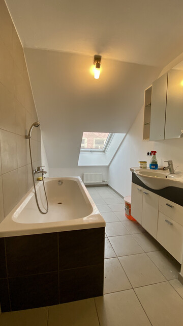 "ohne Provision" geräumige, helle 4,5 Zimmer Stadtwohnung