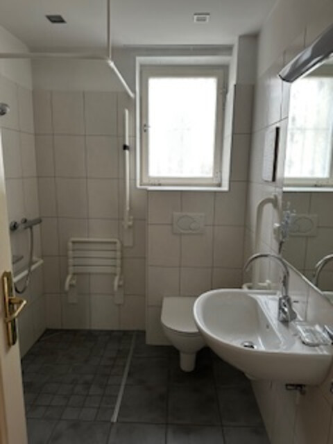 Geräumiges Haus mit Balkon, Terrasse (28 m²), Garten, Keller & Dachboden in Top-Lage!