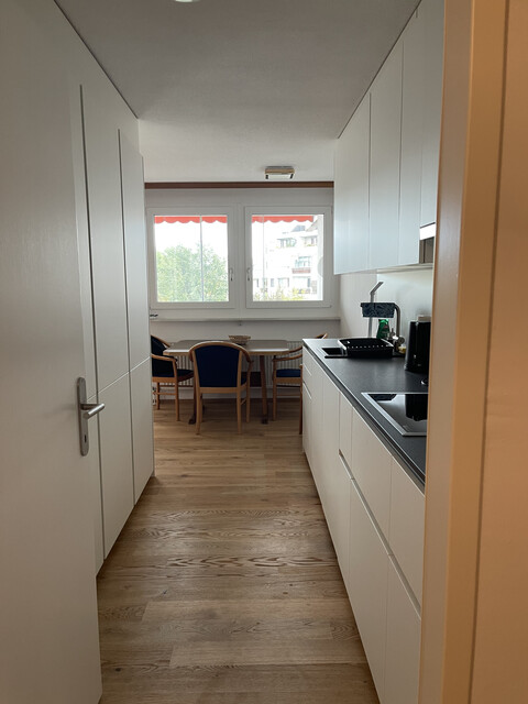 Möblierte 3-Zimmer-Wohnung mit 79 m², neuer Einbauküche und verglastem Balkon in Bregenz-Reutegasse
