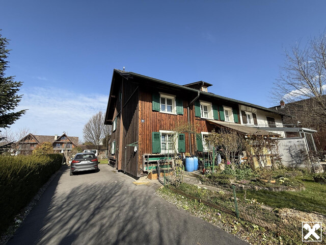 Doppelhaushälfte mit Garten und Stadelanbau in zentraler Lage!