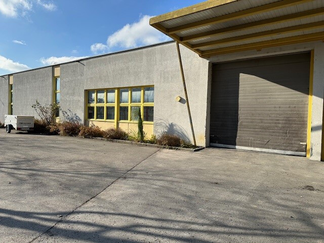 Werkstatt-, und Lagerflächen mit guter Verkehrsanbindung!