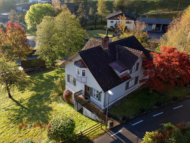 Haus mit wunderbarem Ausblick auf 1.635 m² Grund