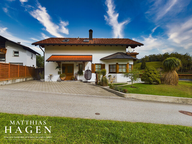 Großzügiges Einfamilienhaus mit Doppelgarage und sonniger Terrasse in Nenzing-Latz