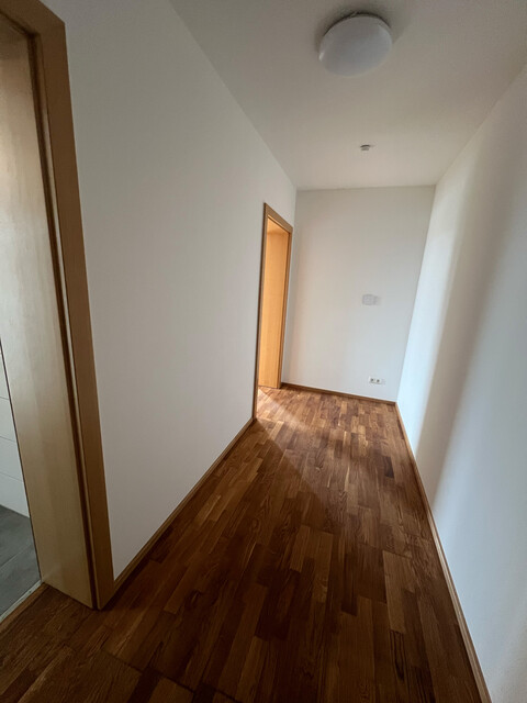 Renovierte Wohnung in stilvollem Haus am Rhein