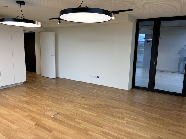 Neubau Büro mit 9 m² Terrasse - Erstbezug!