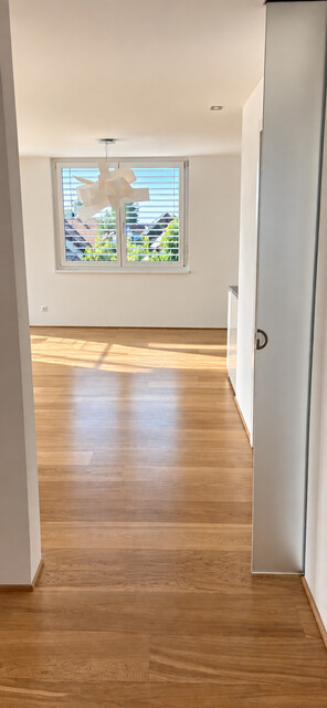 Provisionsfreie helle Dachgeschosswohnung mit Garage und Terrasse in Seenähe