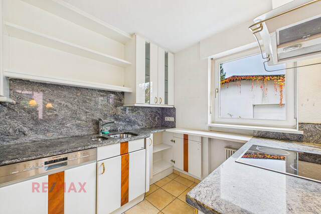 Haus mit Einliegerwohnung & zwei XL-Garagen zum Mieten