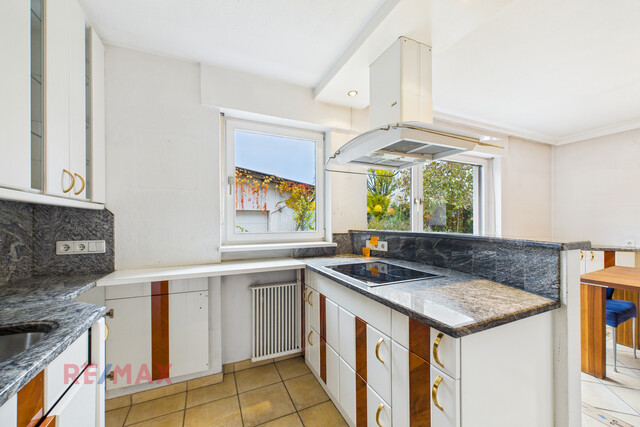 Haus mit Einliegerwohnung & zwei XL-Garagen zum Mieten