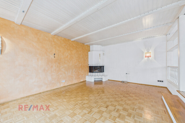 Haus mit Einliegerwohnung & zwei XL-Garagen zum Mieten