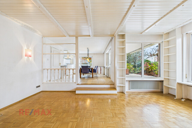 Haus mit Einliegerwohnung & zwei XL-Garagen zum Mieten