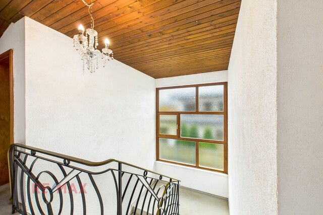 Haus mit Einliegerwohnung & zwei XL-Garagen zum Mieten