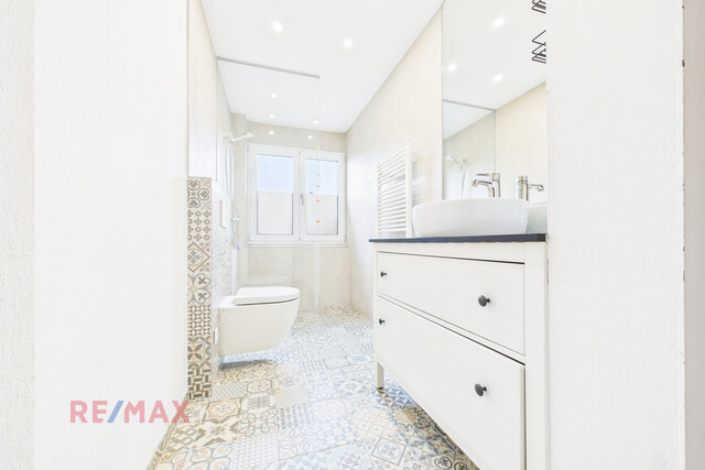 Haus mit Einliegerwohnung & zwei XL-Garagen zum Mieten