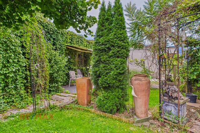 Haus mit Einliegerwohnung & zwei XL-Garagen zum Mieten