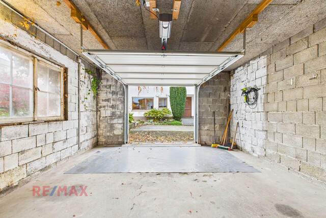 Haus mit Einliegerwohnung & zwei XL-Garagen zum Mieten