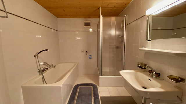 ohne Provision-  geräumige, helle 3,5 Zimmer Wohnung mit Wintergarten