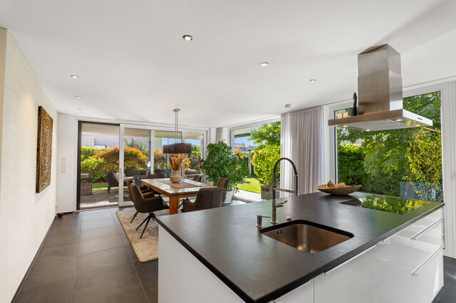 Traumhaftes Einfamilienhaus in Hard: Eleganz, Komfort und Natur pur am Bodensee!