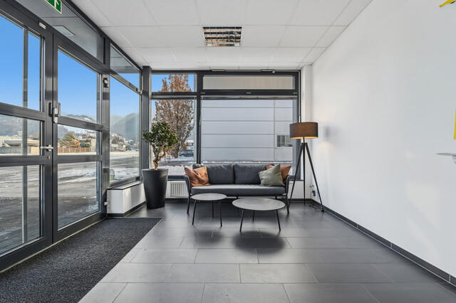 Top Gewerbeimmobilie mit Büro- und Logistikflächen in Weiler