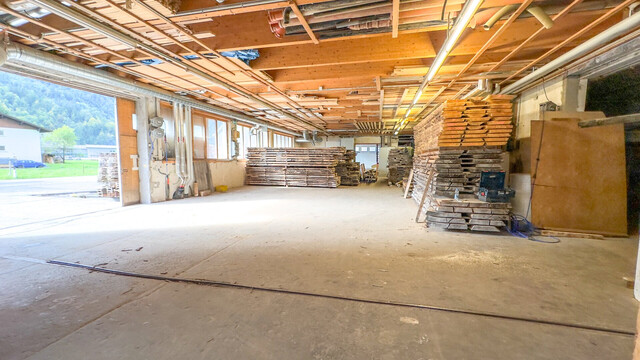 Schnepfau Großzügige, sehr vielseitige Gewerbefläche