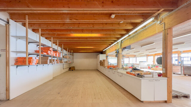 Schnepfau Großzügige, sehr vielseitige Gewerbefläche