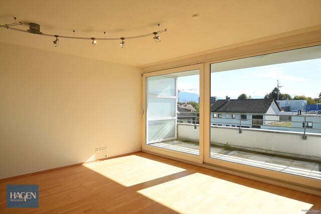 Helle 2-Zimmer-Dachgeschosswohnung mit sonnigem Balkon in ruhiger Wohnlage
