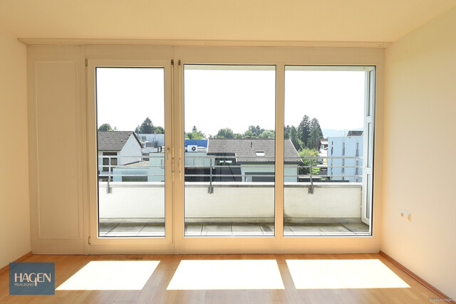 Helle 2-Zimmer-Dachgeschosswohnung mit sonnigem Balkon in ruhiger Wohnlage