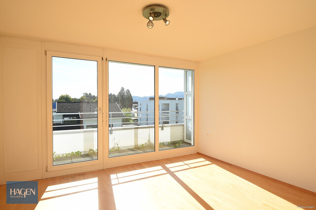 Helle 2-Zimmer-Dachgeschosswohnung mit sonnigem Balkon in ruhiger Wohnlage