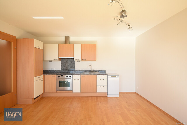 Helle 2-Zimmer-Dachgeschosswohnung mit sonnigem Balkon in ruhiger Wohnlage