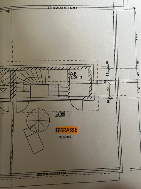 Privat: Loftartige 70m2, 2 Zimmer Dachgeschosswohnung, mega view und TG