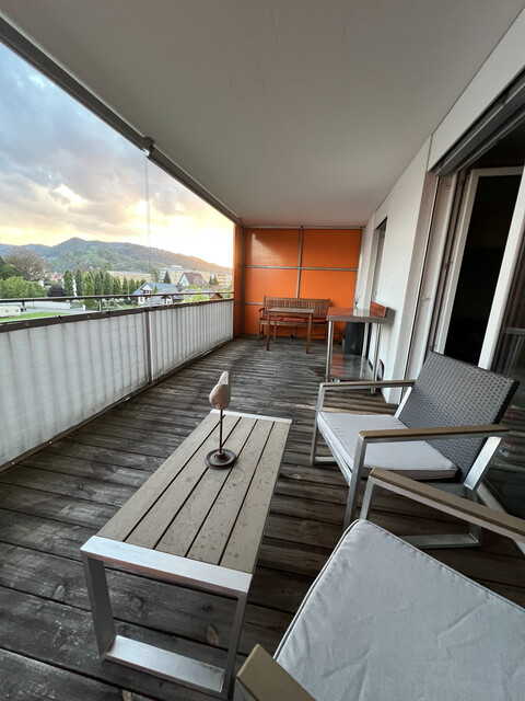 Schöne, helle, möblierte 4 Zimmer-Wohnung 