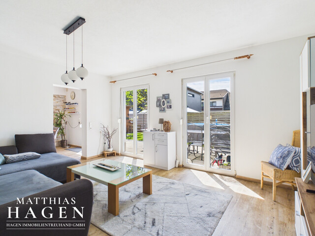 Große Doppelhaushälfte mit Garten und Carport