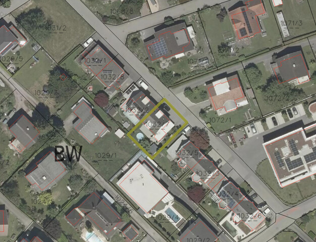 Große Doppelhaushälfte mit Garten und Carport
