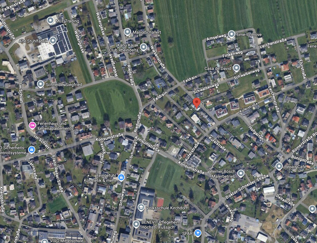 Große Doppelhaushälfte mit Garten und Carport