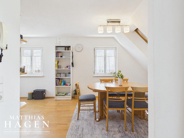 Große Doppelhaushälfte mit Garten und Carport