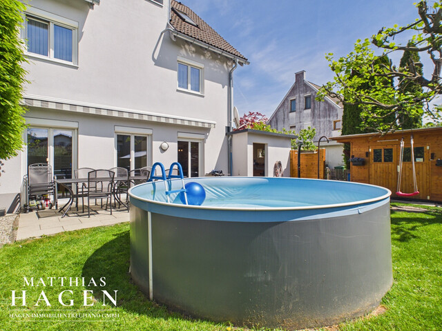 Große Doppelhaushälfte mit Garten und Carport