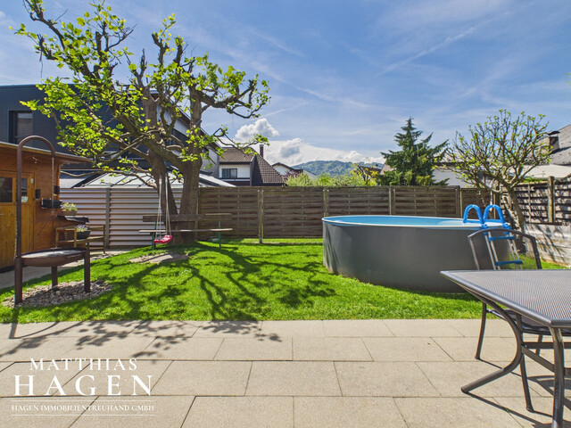 Große Doppelhaushälfte mit Garten und Carport
