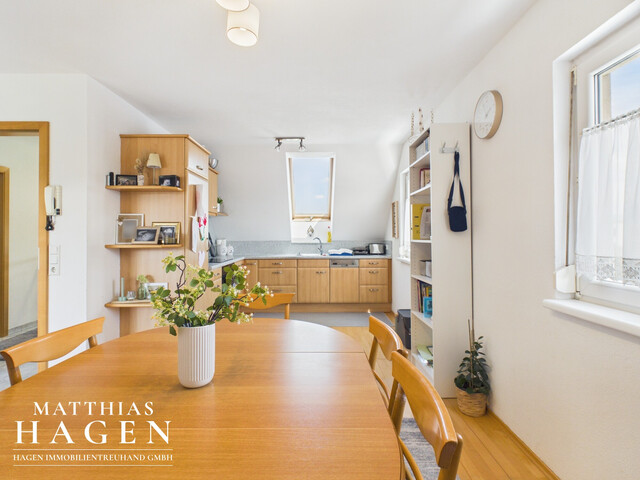 Große Doppelhaushälfte mit Garten und Carport