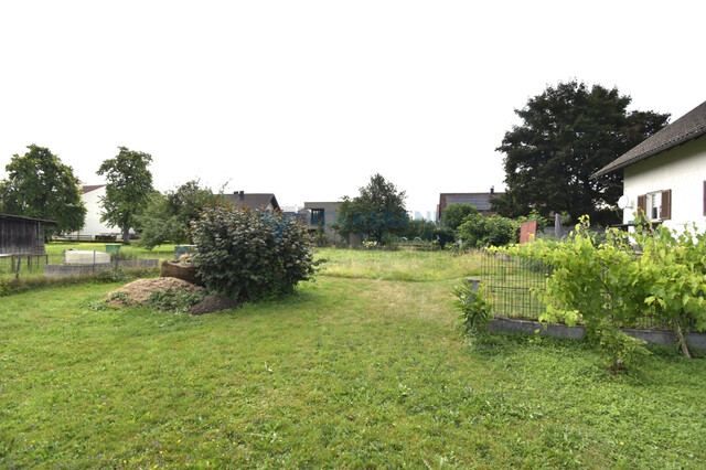 Sonniges Grundstück in schöner Wohngegend!