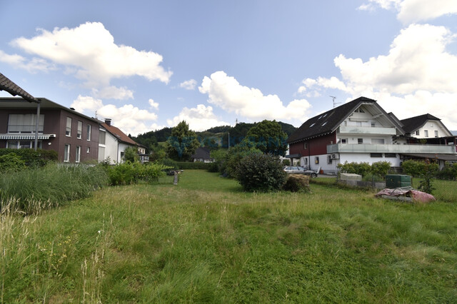 Sonniges Grundstück in schöner Wohngegend!