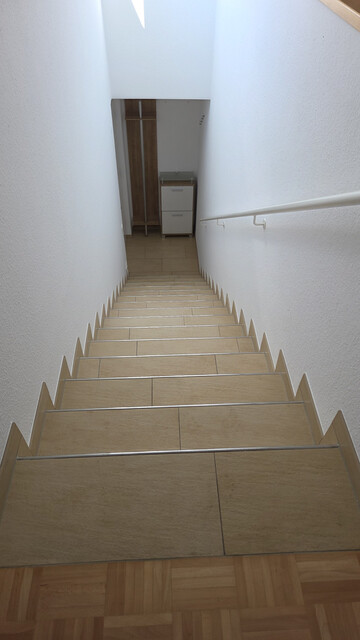 Geräumige Wohnung mit Tiefgarage, Terrasse, Loggia, Abstellraum, Keller und Fahrradabstellraum