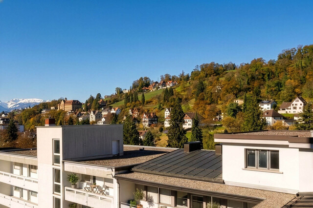 Zentrale 4 ZiWo mit grosser Dachterrasse und Panoramasicht