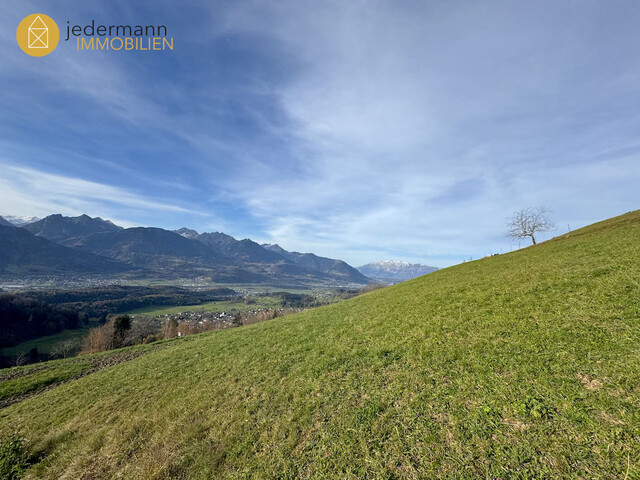 DÜNSERBERG: Traumhafter Baugrund in Hanglage!
