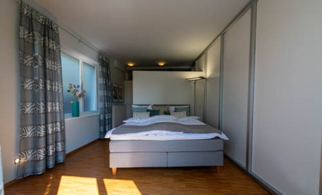 schöne, grosszügige Wohnung mit ruhigem Garten 