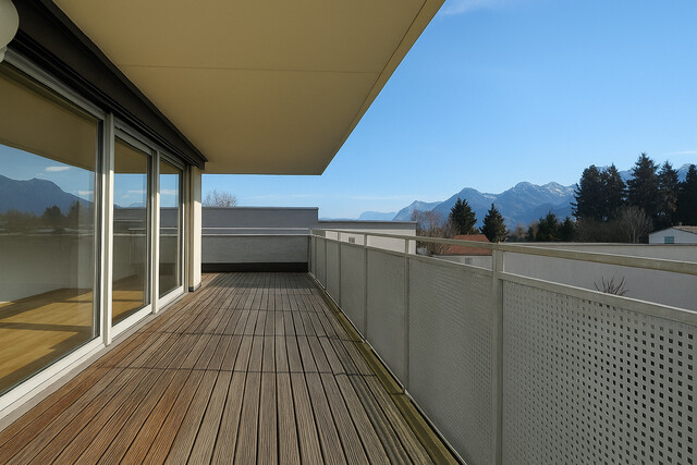 Provisionsfrei - Attraktive Dachgeschosswohnung mit großzügiger Terrasse und Top-Anbindung